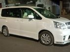Toyota Noah si 2013