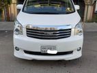 Toyota Noah si 2013