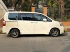 Toyota Noah si 2013