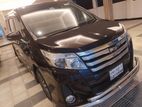 Toyota Noah si 2014