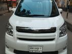 Toyota Noah SI Edition 2010