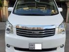 Toyota Noah SI GRADE PUSH 2013