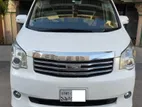 Toyota Noah SI GRADE PUSH 2013