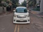 Toyota Noah Si Modalista Version 2012