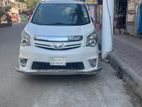 Toyota Noah SI PKG 2 DOR P FRESH 2012