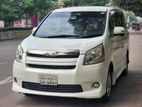 Toyota Noah SI Push 2DPWR 2009