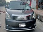 Toyota Noah si push start 2013