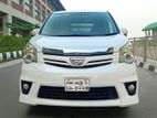 Toyota Noah Si With Sunroof 2012