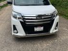 Toyota Noah . 2014