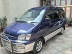 Toyota Noah . 2001