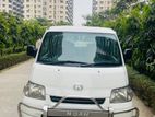 Toyota Noah . 2011