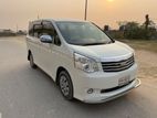 Toyota Noah টয়োটা একস নোহা 2017