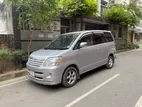 Toyota Noah used 2003
