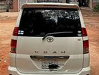 Toyota Noah white 2005
