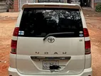 Toyota Noah white 2005