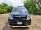 Toyota Noah X 2004