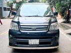 Toyota Noah X 2004