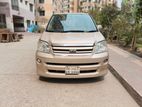 Toyota Noah X 2004