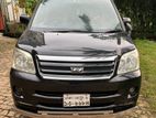 Toyota Noah X 2004