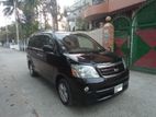 Toyota Noah X 2004