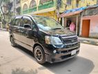 Toyota Noah X 2005