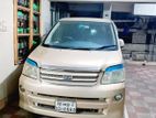 Toyota Noah X 2005