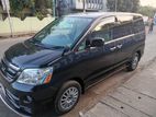 Toyota Noah X 2005