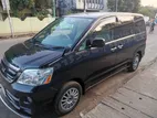 Toyota Noah X 2005