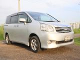 Toyota Noah X 2010