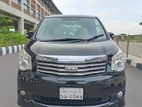 Toyota Noah X 2010