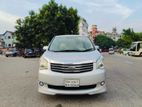 Toyota Noah X 2010