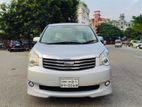 Toyota Noah X 2010