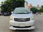 Toyota Noah X 2010