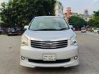 Toyota Noah X 2010