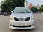 Toyota Noah X 2010