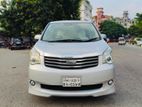 Toyota Noah X 2010