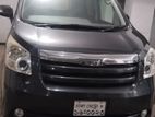 Toyota Noah X 2010