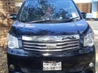Toyota Noah X 2010