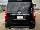 Toyota Noah X 2010