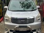 Toyota Noah X 2011