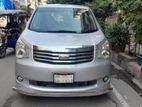 Toyota Noah X 2011