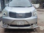 Toyota Noah X 2011