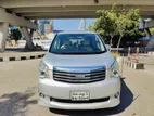 Toyota Noah X 2011
