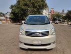 Toyota Noah X 2011