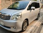 Toyota Noah X 2011