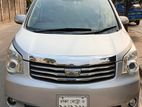 Toyota Noah X 2011