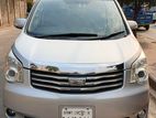 Toyota Noah X 2011