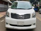 Toyota Noah X 2012