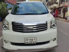 Toyota Noah X 2012