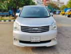 Toyota Noah X 2012